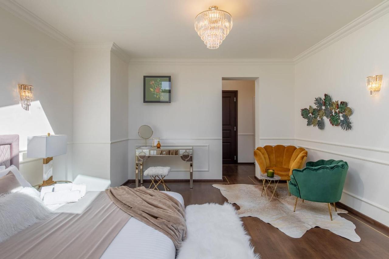 Holt Old Town Luxury Suites Bucharest Exterior photo