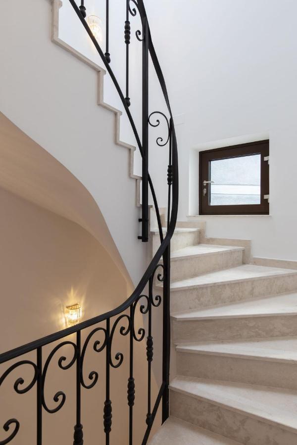 Holt Old Town Luxury Suites Bucharest Exterior photo