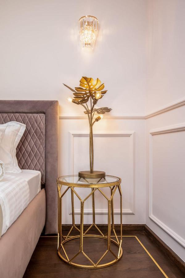 Holt Old Town Luxury Suites Bucharest Exterior photo