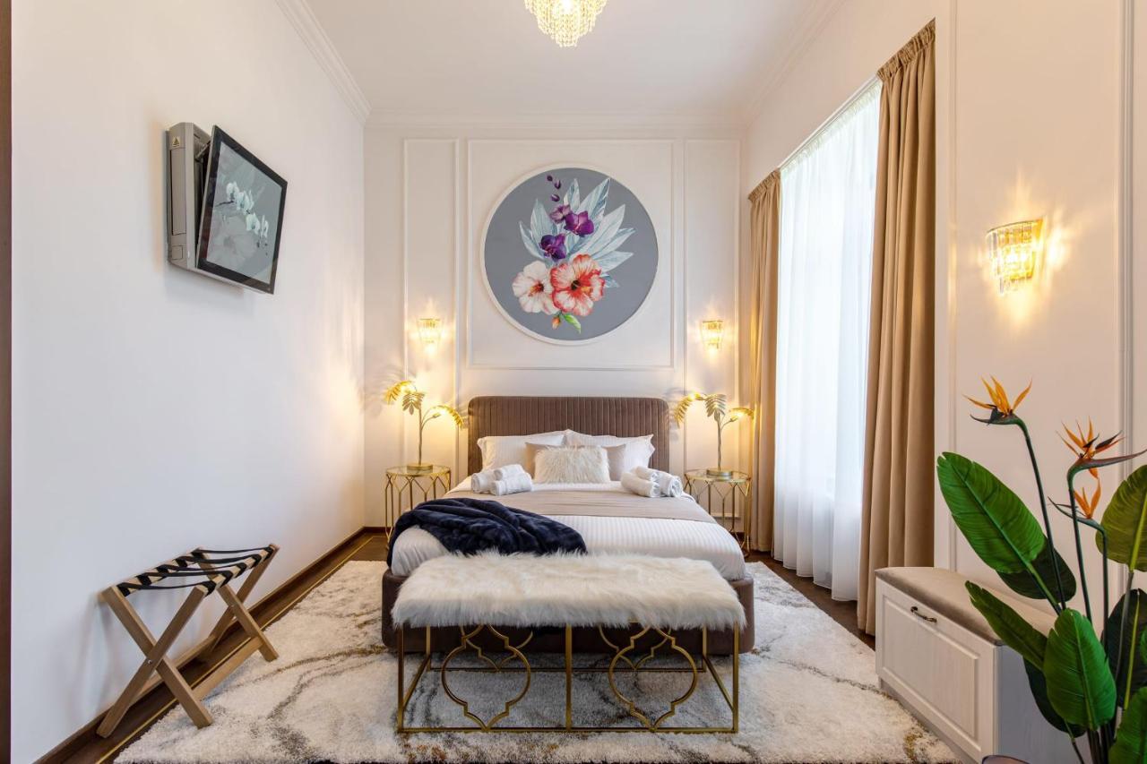 Holt Old Town Luxury Suites Bucharest Exterior photo